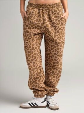 Comfrt travel brown leopard sweatpants MED NWT